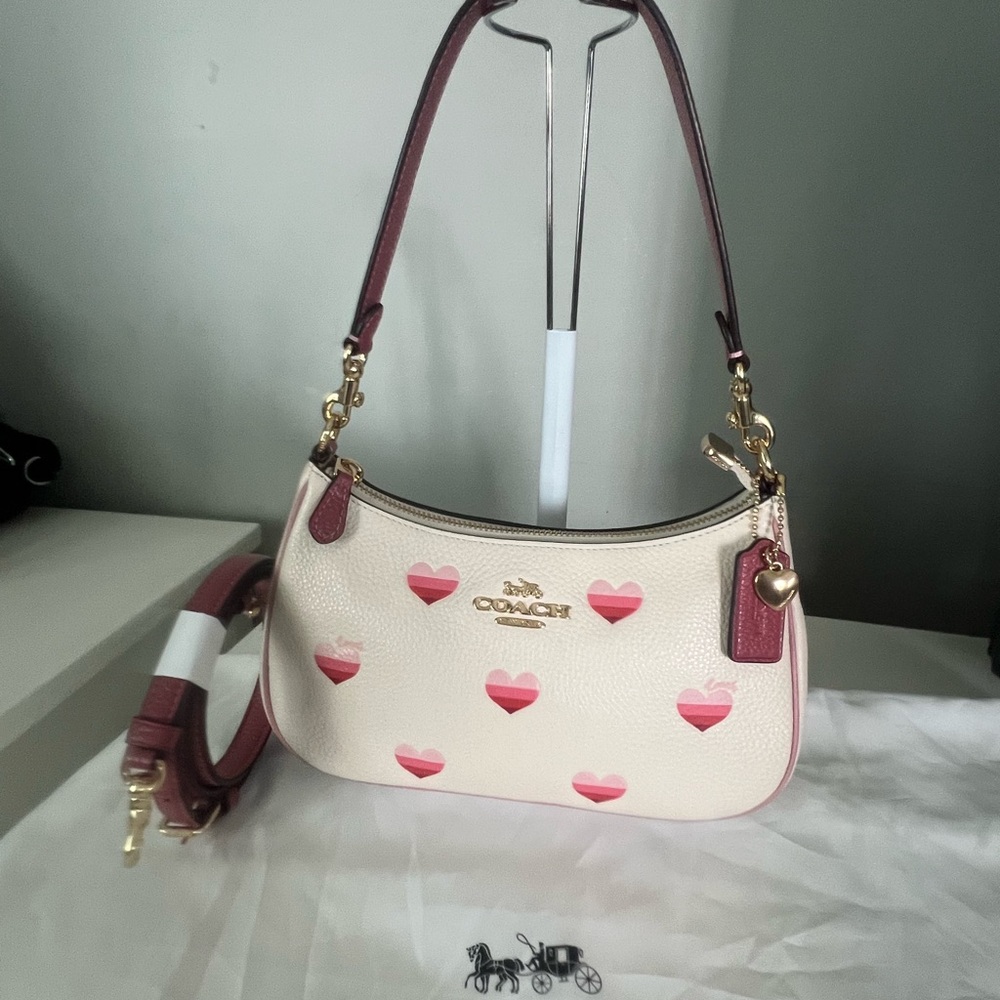 Coach Teri Shoulder Bag With Stripe Heart Print - Picture 9 of 10